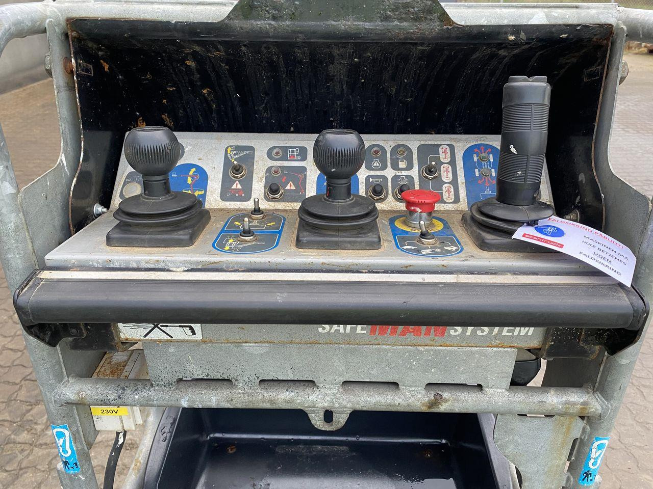 Manitou 160ATJ RC E3 - Krah me çernjerë: foto 3 Manitou 160ATJ RC E3 - Krah me çernjerë: foto 3