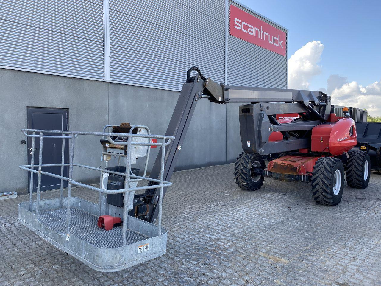 Manitou 200ATJ RC - Krah me çernjerë: foto 1 Manitou 200ATJ RC - Krah me çernjerë: foto 1