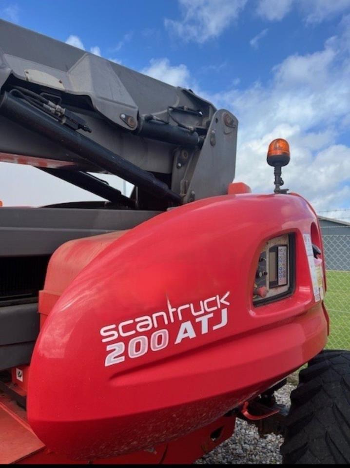 Manitou 200ATJ RC - Krah me çernjerë: foto 1 Manitou 200ATJ RC - Krah me çernjerë: foto 1