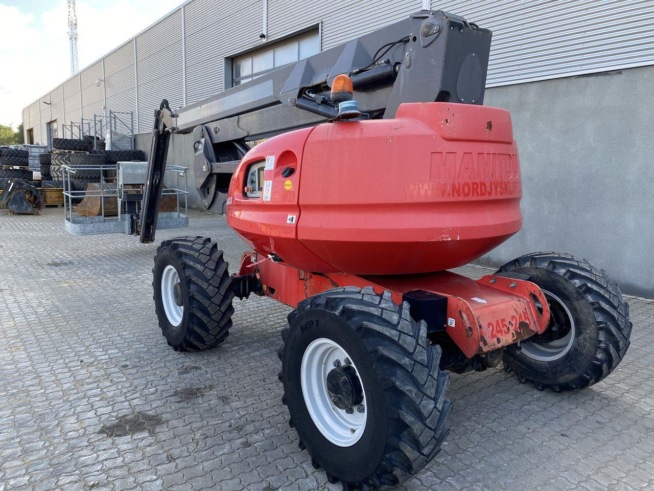 Manitou 200ATJ RC - Krah me çernjerë: foto 2 Manitou 200ATJ RC - Krah me çernjerë: foto 2