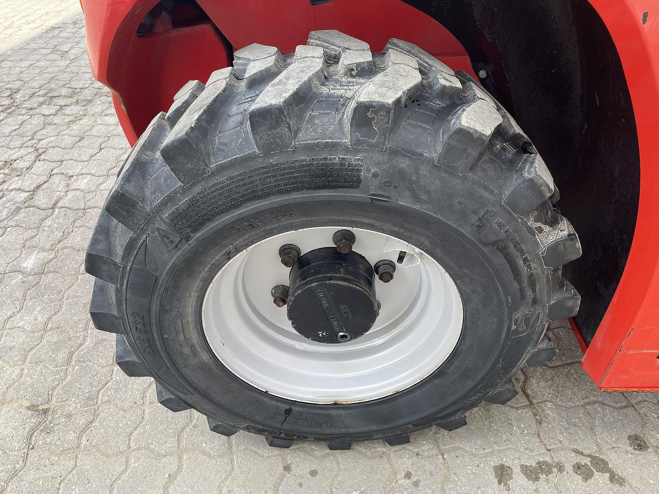 Ekskavator teleskopik Manitou MT420H Comfort: foto 7