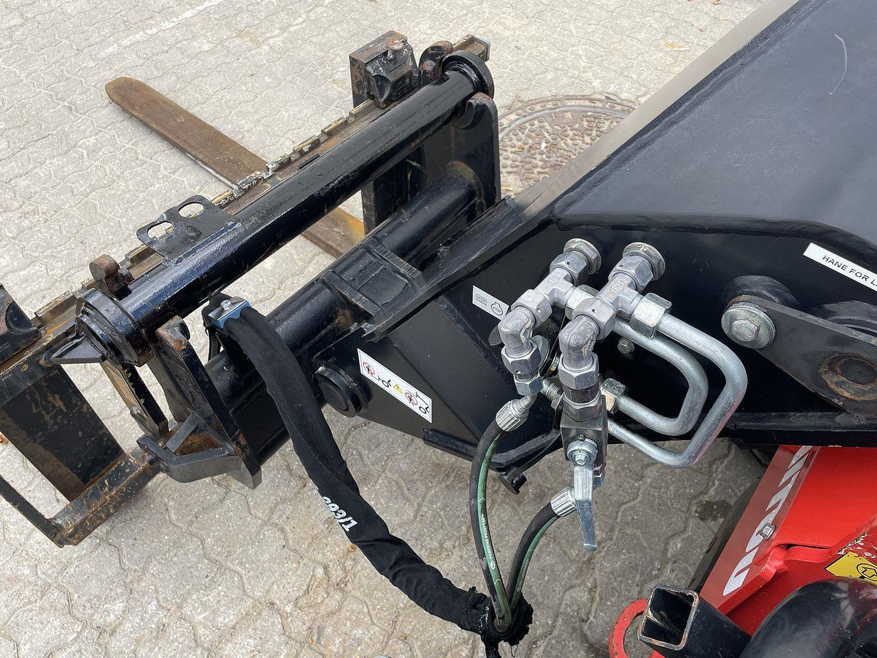 Ekskavator teleskopik Manitou MT420H Comfort: foto 9