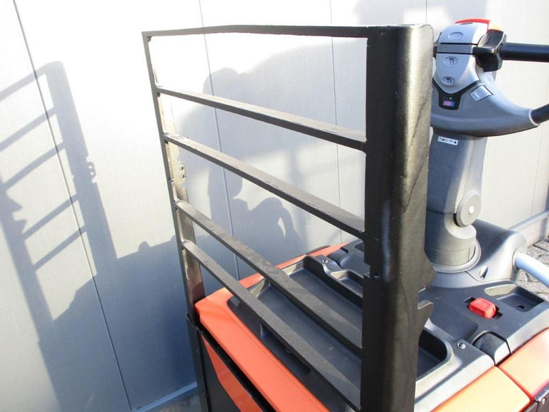 Toyota LPE250 - Pirun paletash: foto 5 Toyota LPE250 - Pirun paletash: foto 5