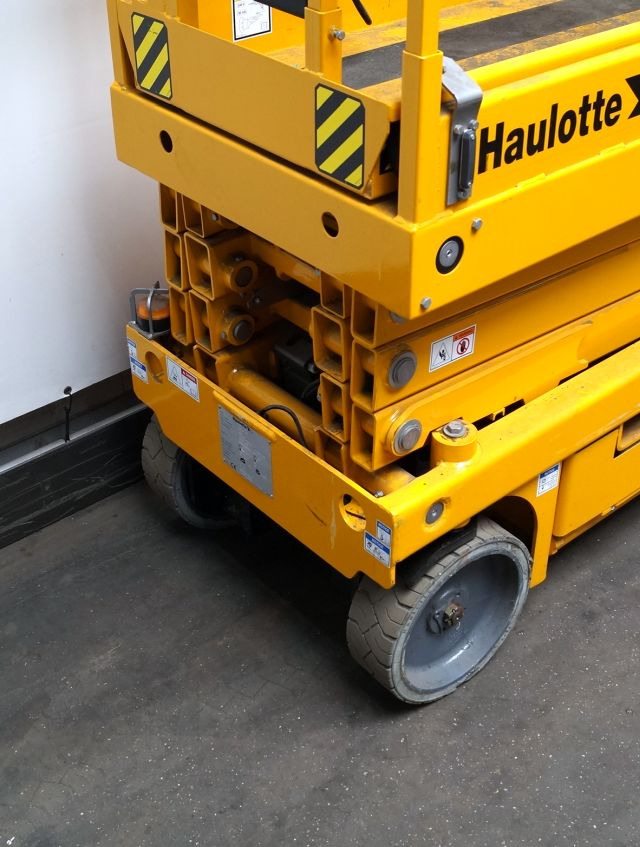 Haulotte Compact 10N - Ngritës gërshërë: foto 3 Haulotte Compact 10N - Ngritës gërshërë: foto 3