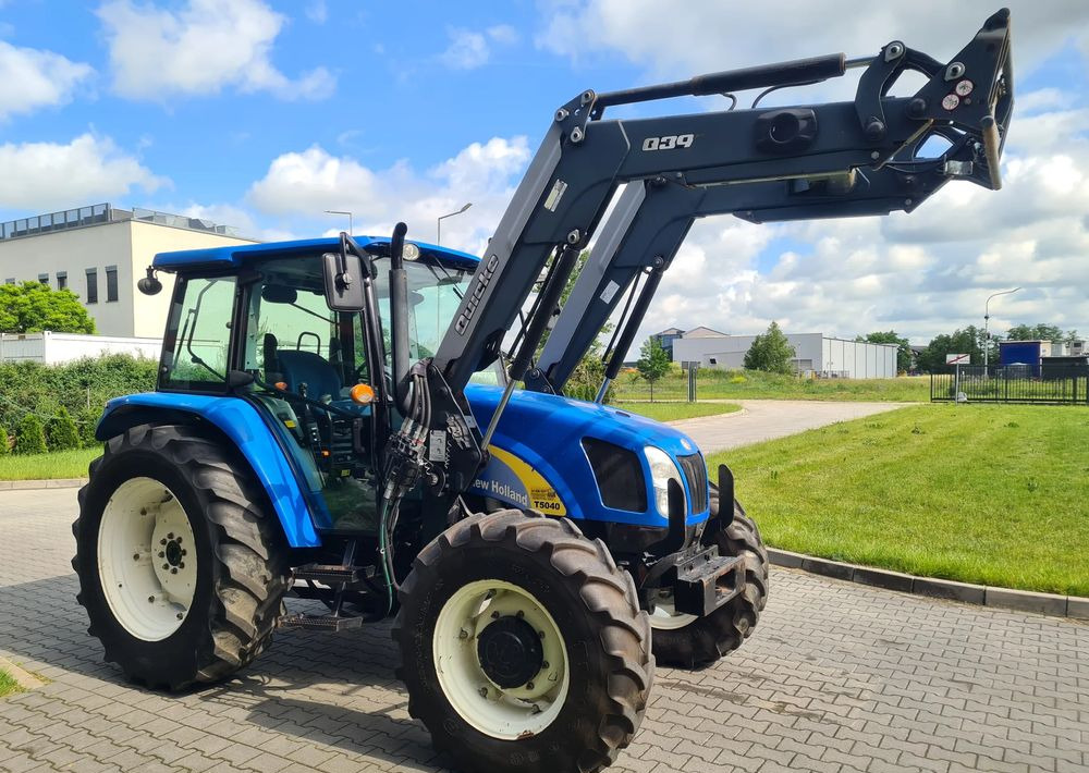 New Holland T5040 - Traktor: foto 2 New Holland T5040 - Traktor: foto 2