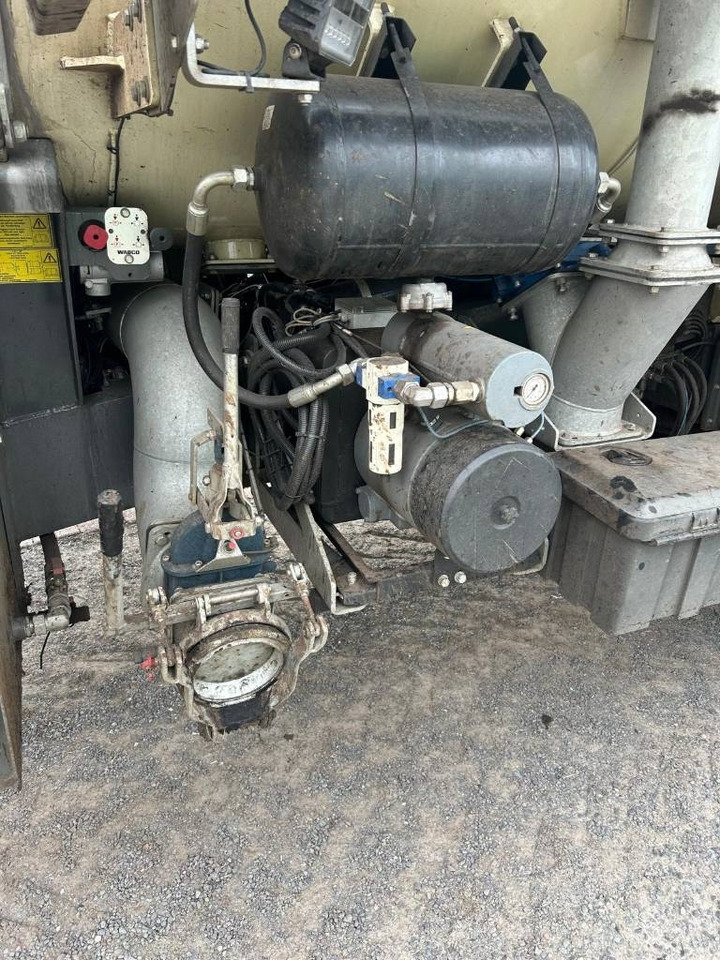 Kaweco Double Twin Shift 16 m3 - Cisternë pleh i lëngshëm: foto 4 Kaweco Double Twin Shift 16 m3 - Cisternë pleh i lëngshëm: foto 4