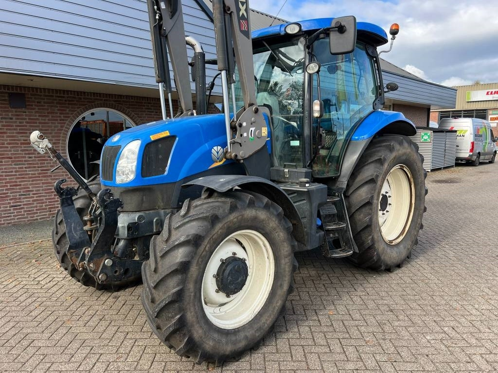 New Holland T 6.155 - Traktor: foto 2 New Holland T 6.155 - Traktor: foto 2