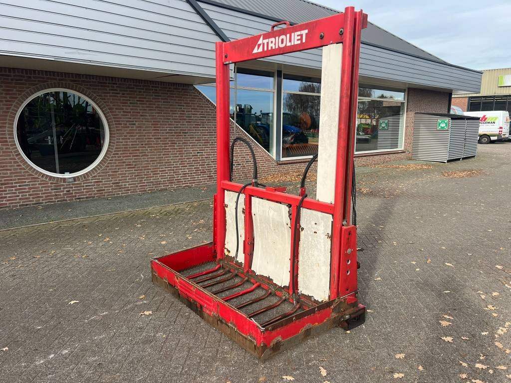 Trioliet TU 170 kuilvoersnijder - Pajisje blegtorale: foto 1 Trioliet TU 170 kuilvoersnijder - Pajisje blegtorale: foto 1