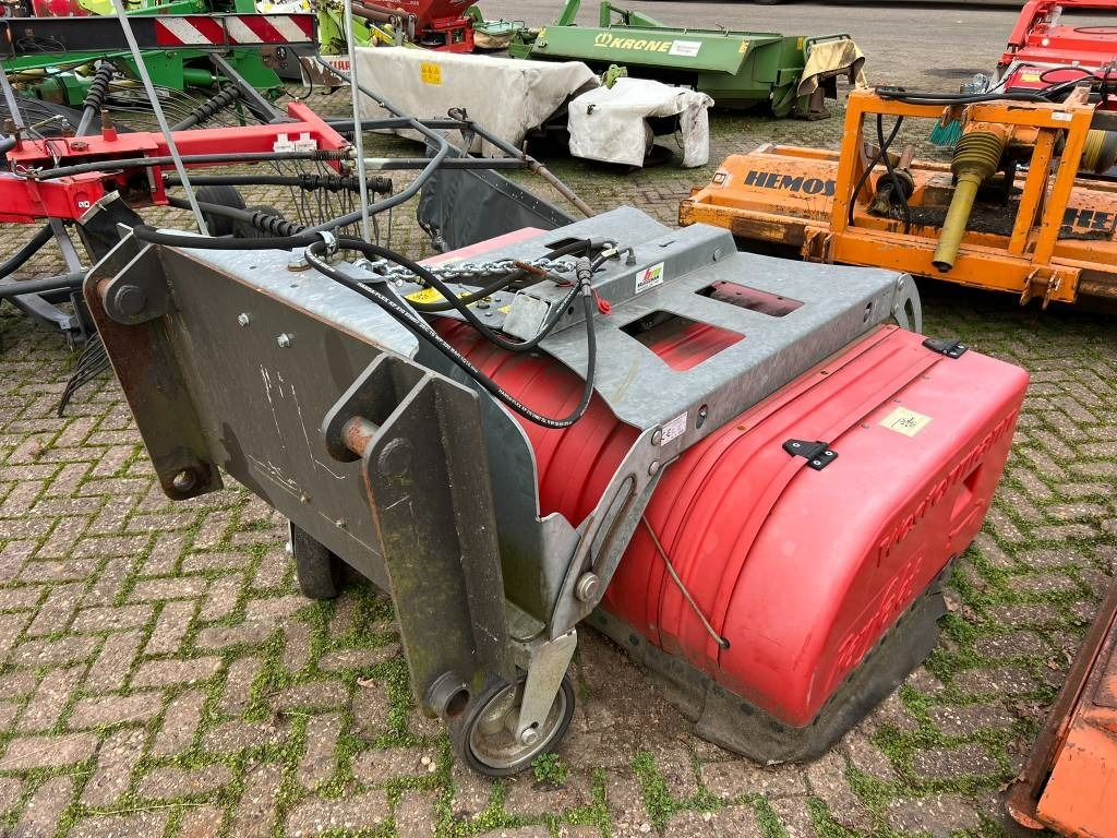 Westermann veegmachine Perfekt 1800 veegmachine - Fshesë: foto 1 Westermann veegmachine Perfekt 1800 veegmachine - Fshesë: foto 1