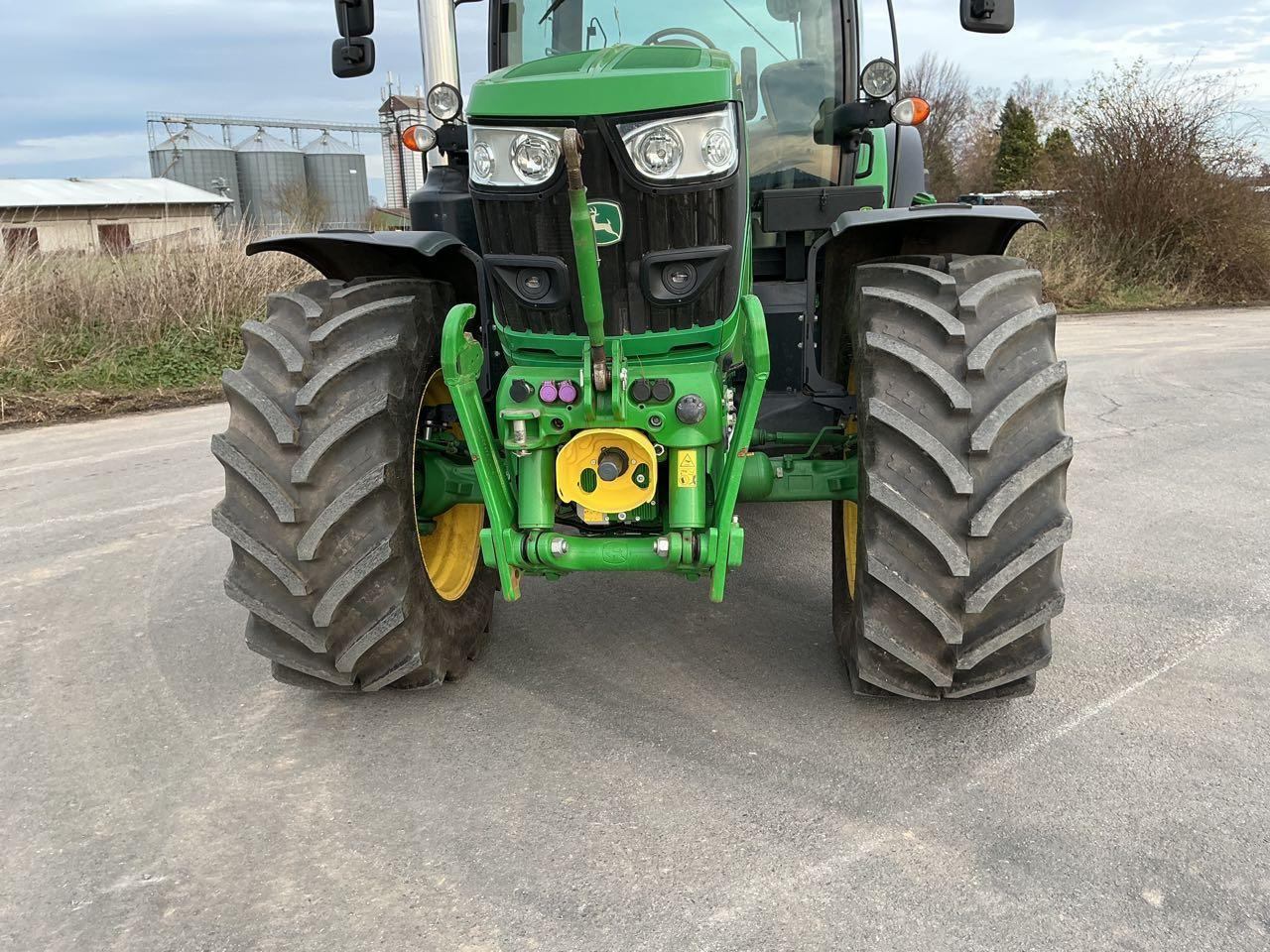 John Deere 6145 R Premium - Traktor: foto 2 John Deere 6145 R Premium - Traktor: foto 2