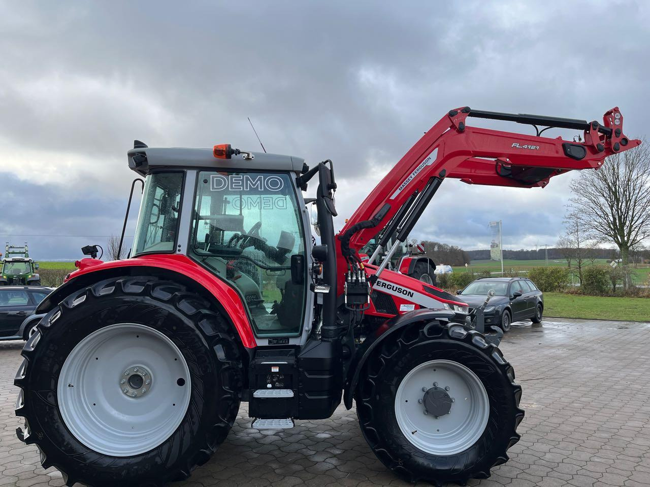 Massey Ferguson 5S. 125 Dyna-6 - Traktor: foto 2 Massey Ferguson 5S. 125 Dyna-6 - Traktor: foto 2