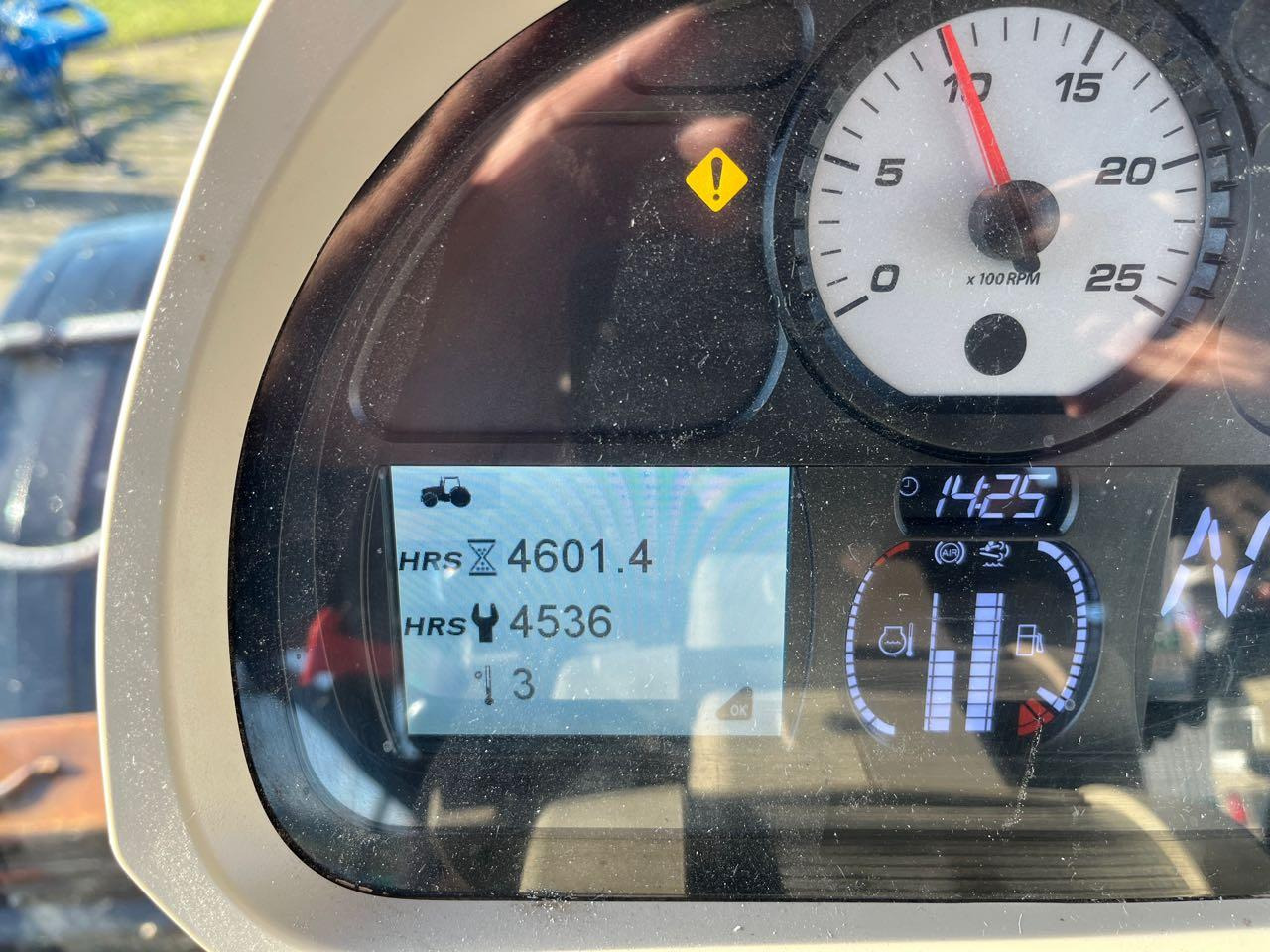 Massey Ferguson 8727 Dyna-VT - Traktor: foto 4 Massey Ferguson 8727 Dyna-VT - Traktor: foto 4