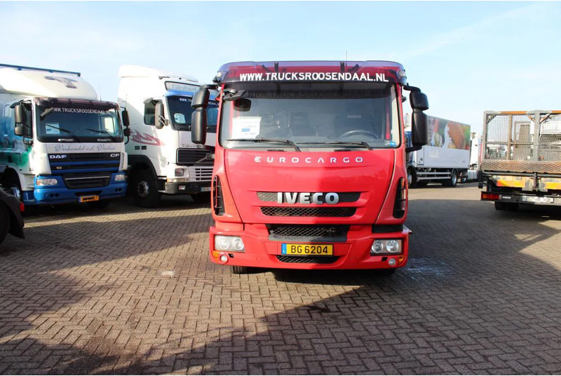 Iveco Eurocargo 100E18 + EURO 5 + LOW KM - Zjarrfikëse: foto 4 Iveco Eurocargo 100E18 + EURO 5 + LOW KM - Zjarrfikëse: foto 4