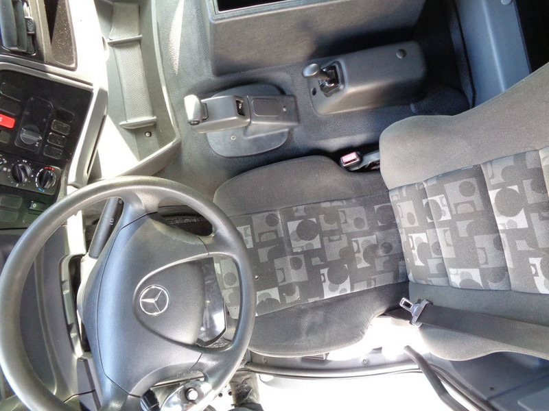 Mercedes-Benz AXOR 1823 + Dhollandia Lift - Kamion vagonetë: foto 5 Mercedes-Benz AXOR 1823 + Dhollandia Lift - Kamion vagonetë: foto 5