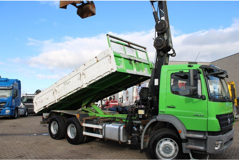 Mercedes-Benz Axor 2633 + TIPPER + HIAB 144 + REMOTE + MANUAL + 6x4 - Kamion vetëshkarkues, Kamion me vinç: foto 3 Mercedes-Benz Axor 2633 + TIPPER + HIAB 144 + REMOTE + MANUAL + 6x4 - Kamion vetëshkarkues, Kamion me vinç: foto 3