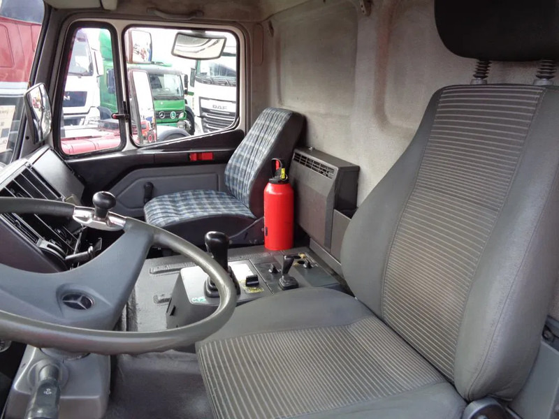 Mercedes-Benz SK 2433 + Semi-Auto + PTO + Serie 14 Crane + 3 pedals - Kamion me vinç: foto 4 Mercedes-Benz SK 2433 + Semi-Auto + PTO + Serie 14 Crane + 3 pedals - Kamion me vinç: foto 4
