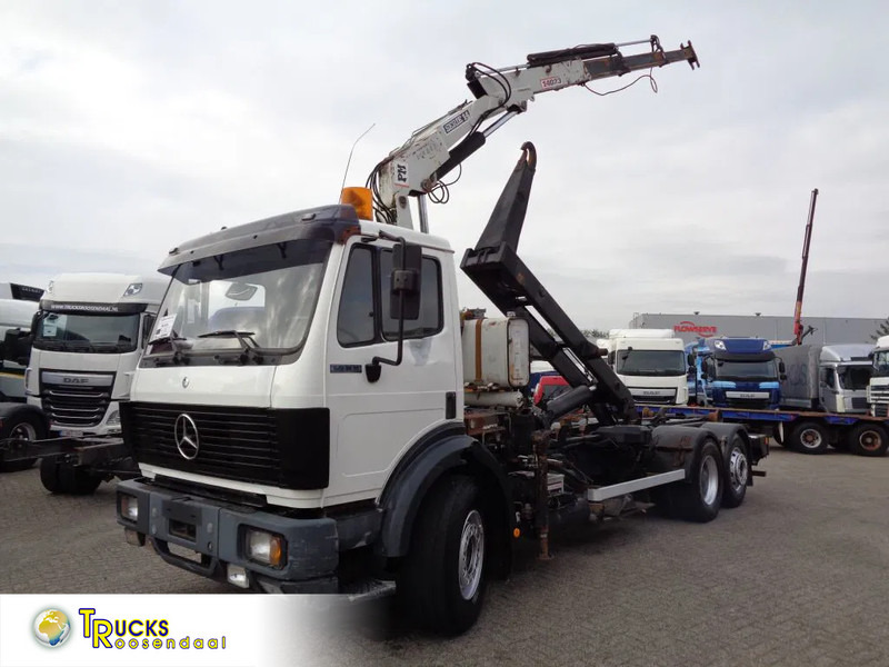 Mercedes-Benz SK 2433 + Semi-Auto + PTO + Serie 14 Crane + 3 pedals - Kamion me vinç: foto 1 Mercedes-Benz SK 2433 + Semi-Auto + PTO + Serie 14 Crane + 3 pedals - Kamion me vinç: foto 1