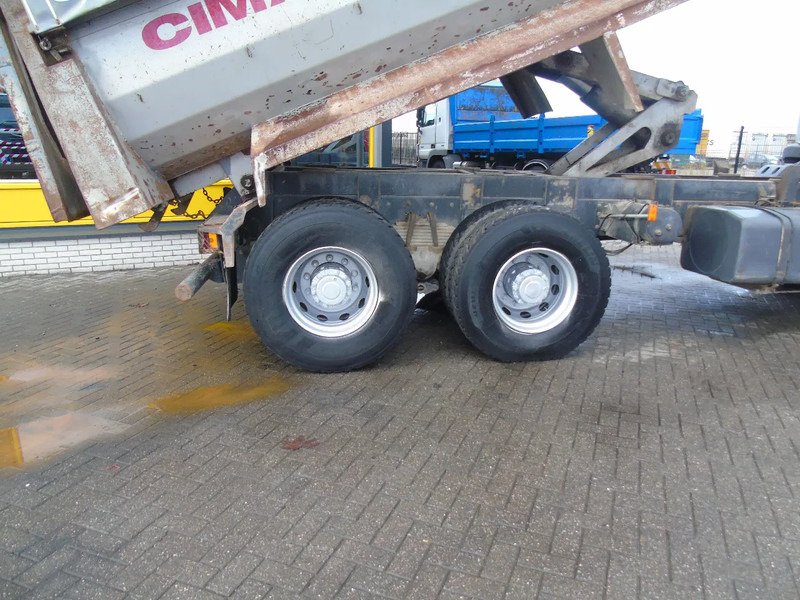 Renault Kerax 420 DCI + MANUAL + SPRING + 6X4 + PERFECT - Kamion vetëshkarkues: foto 3 Renault Kerax 420 DCI + MANUAL + SPRING + 6X4 + PERFECT - Kamion vetëshkarkues: foto 3