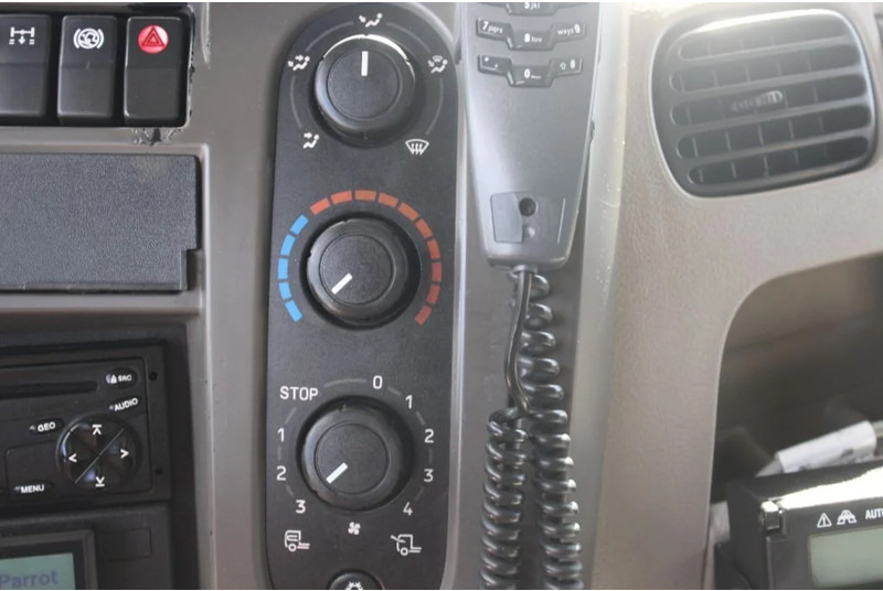 Kamion frigorifer Renault Premium 280 + Euro 5 + Carrier Supra 950Mt + Dhollandia Lift: foto 16