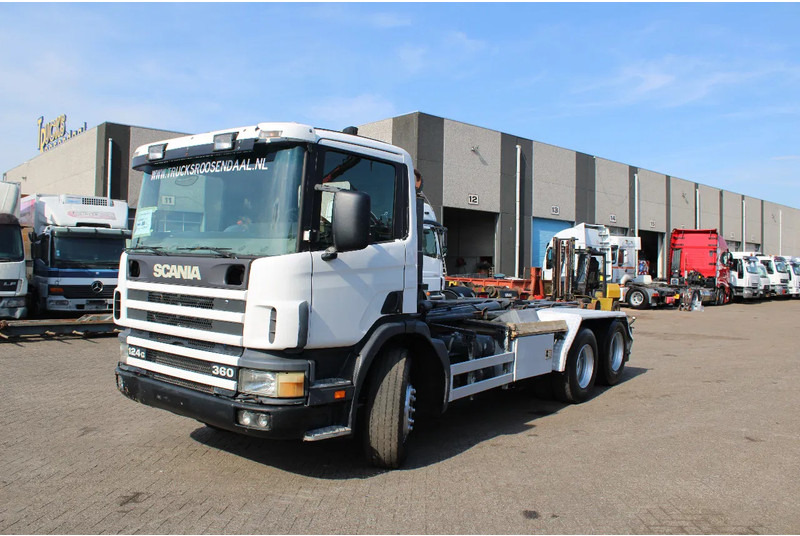 Scania P124-360 + HOOK + 6X2 + MANUAL + EURO 2 - Kamion vetëngarkues: foto 3 Scania P124-360 + HOOK + 6X2 + MANUAL + EURO 2 - Kamion vetëngarkues: foto 3