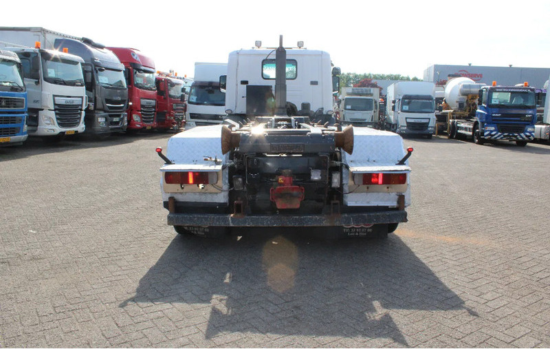 Scania P124-360 + HOOK + 6X2 + MANUAL + EURO 2 - Kamion vetëngarkues: foto 4 Scania P124-360 + HOOK + 6X2 + MANUAL + EURO 2 - Kamion vetëngarkues: foto 4