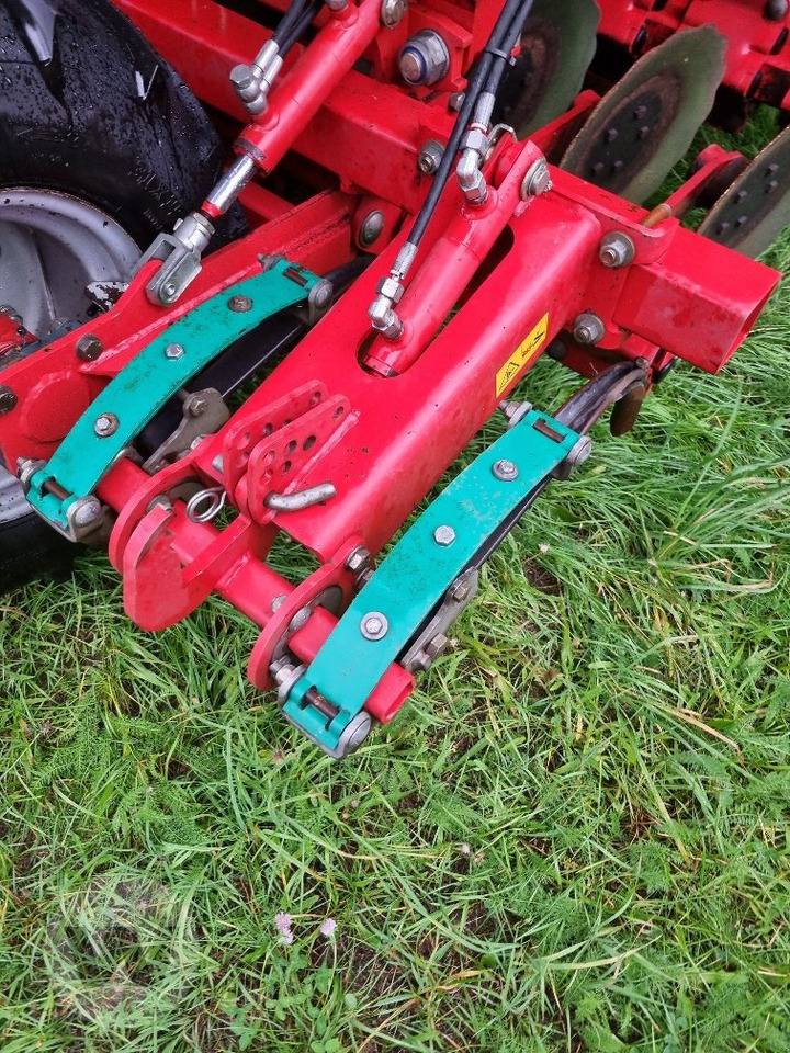 Kverneland U-Drill - Mbjellëse në radhë: foto 5 Kverneland U-Drill - Mbjellëse në radhë: foto 5