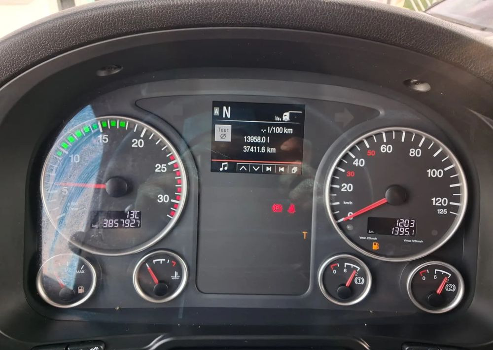 MAN TGX 18.470 Hydraulika dwuobwodowa + wywrot - Gjysmë-kamion: foto 3 MAN TGX 18.470 Hydraulika dwuobwodowa + wywrot - Gjysmë-kamion: foto 3