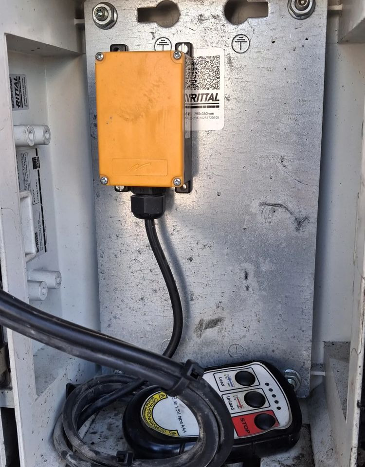 Reisch Ruchoma Podłoga 8mm - Gjysmë rimorkio me bazament të lëvizshëm: foto 4 Reisch Ruchoma Podłoga 8mm - Gjysmë rimorkio me bazament të lëvizshëm: foto 4