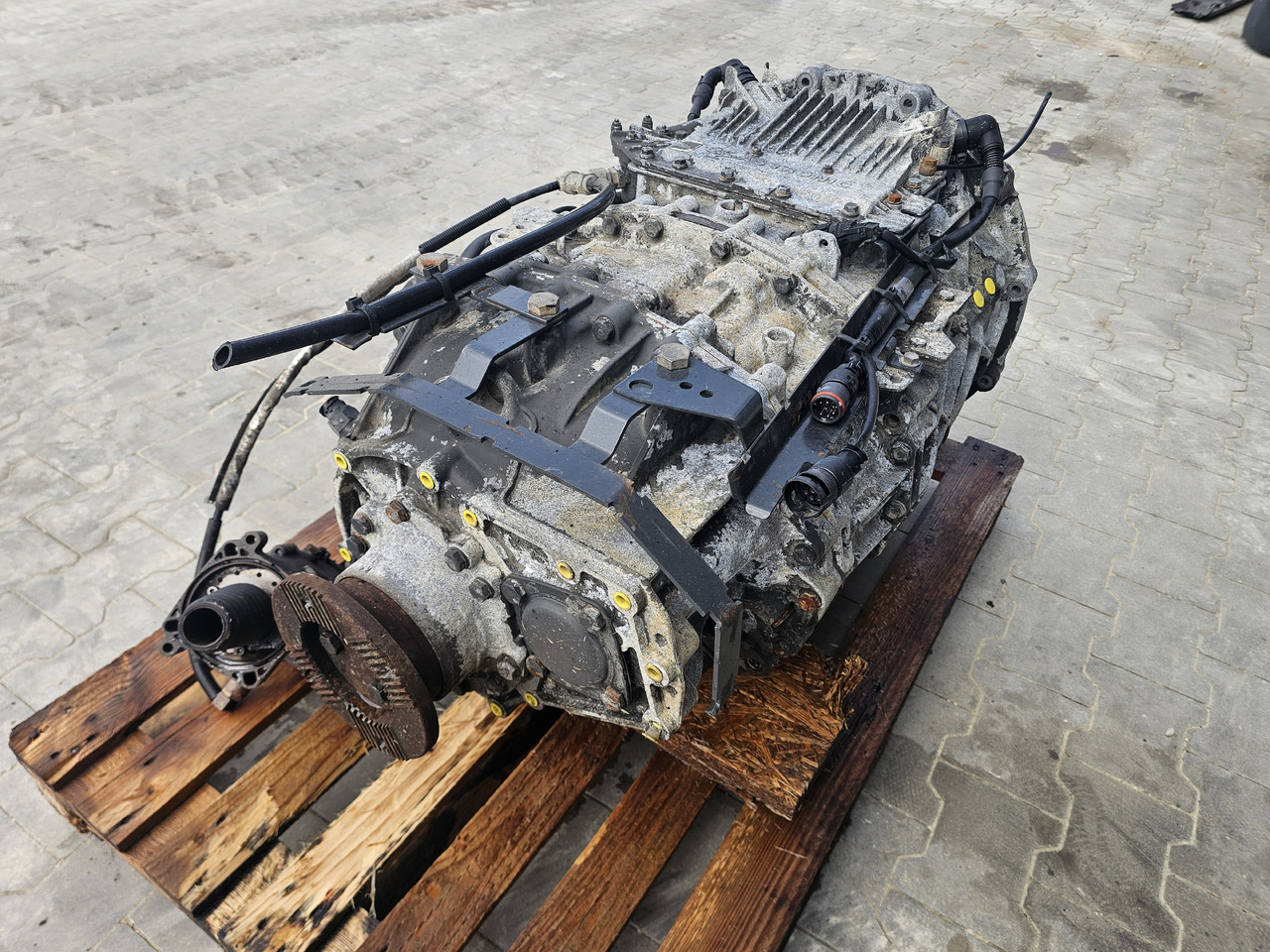 DAF XF 105 GEARBOX / 12AS2330 TD / COMPLETE / WORLDWIDE DELIVERY - Kutia e marsheve: foto 4 DAF XF 105 GEARBOX / 12AS2330 TD / COMPLETE / WORLDWIDE DELIVERY - Kutia e marsheve: foto 4