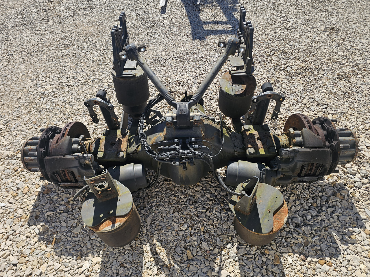 MERCEDES-BENZ ACTROS MP4 / COMPLETE REAR AXLE / R440 /RATIO: 2.733 - Aksi i pasmë: foto 5 MERCEDES-BENZ ACTROS MP4 / COMPLETE REAR AXLE / R440 /RATIO: 2.733 - Aksi i pasmë: foto 5