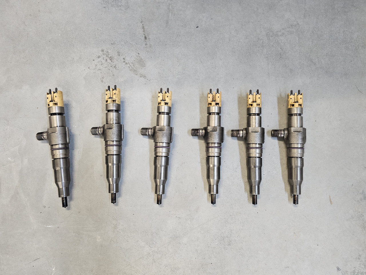 MERCEDES-BENZ ATEGO MP4 EURO 6 / INJECTORS SET / OM936 / A9362187007 - Injektori: foto 2 MERCEDES-BENZ ATEGO MP4 EURO 6 / INJECTORS SET / OM936 / A9362187007 - Injektori: foto 2