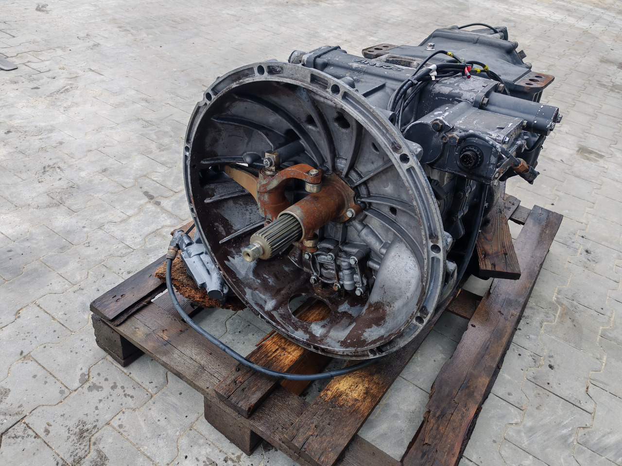 SCANIA GEARBOX / GRS0905 / COMPLETE / WORLDWIDE DELIVERY - Kutia e marsheve: foto 3 SCANIA GEARBOX / GRS0905 / COMPLETE / WORLDWIDE DELIVERY - Kutia e marsheve: foto 3