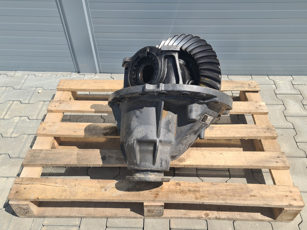 VOLVO DIFFERENTIAL DIFF / MS18X / RSS1360 / RATIO 2.85 37-13 / WORLDWIDE DELIVERY - Aksi i pasmë: foto 1 VOLVO DIFFERENTIAL DIFF / MS18X / RSS1360 / RATIO 2.85 37-13 / WORLDWIDE DELIVERY - Aksi i pasmë: foto 1