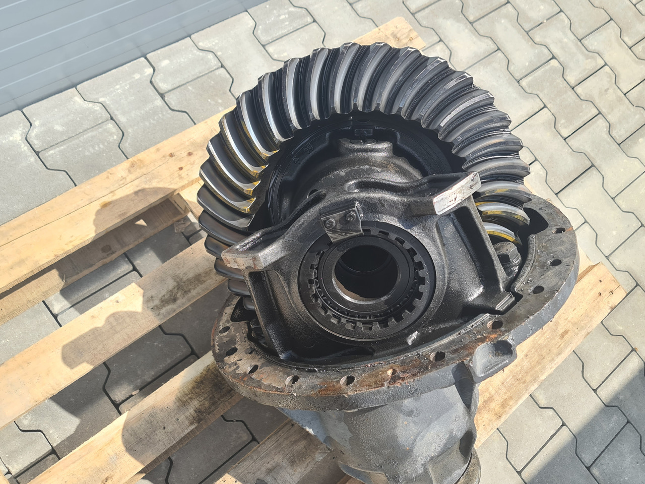 VOLVO DIFFERENTIAL DIFF / MS18X / RSS1360 / RATIO 2.85 37-13 / WORLDWIDE DELIVERY - Aksi i pasmë: foto 3 VOLVO DIFFERENTIAL DIFF / MS18X / RSS1360 / RATIO 2.85 37-13 / WORLDWIDE DELIVERY - Aksi i pasmë: foto 3