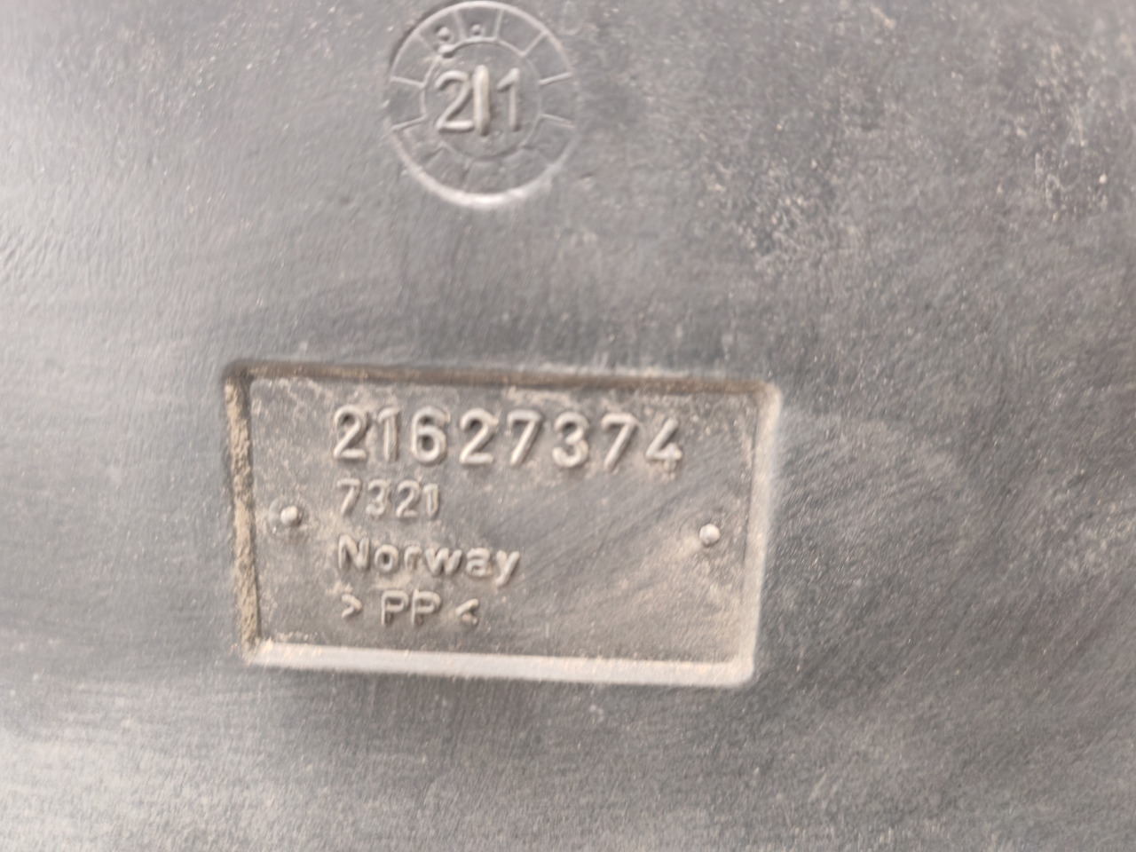 VOLVO FH5 FM5 / AIR FILTER INTAKE / 21627374 - Filtri i ajrit: foto 3 VOLVO FH5 FM5 / AIR FILTER INTAKE / 21627374 - Filtri i ajrit: foto 3