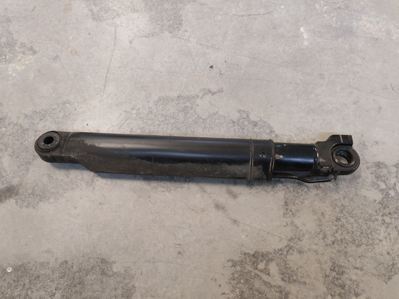 VOLVO FM5 EURO 6 / CAB TILT CYLINDER / 23583236 - Suspension i kabinës: foto 2 VOLVO FM5 EURO 6 / CAB TILT CYLINDER / 23583236 - Suspension i kabinës: foto 2