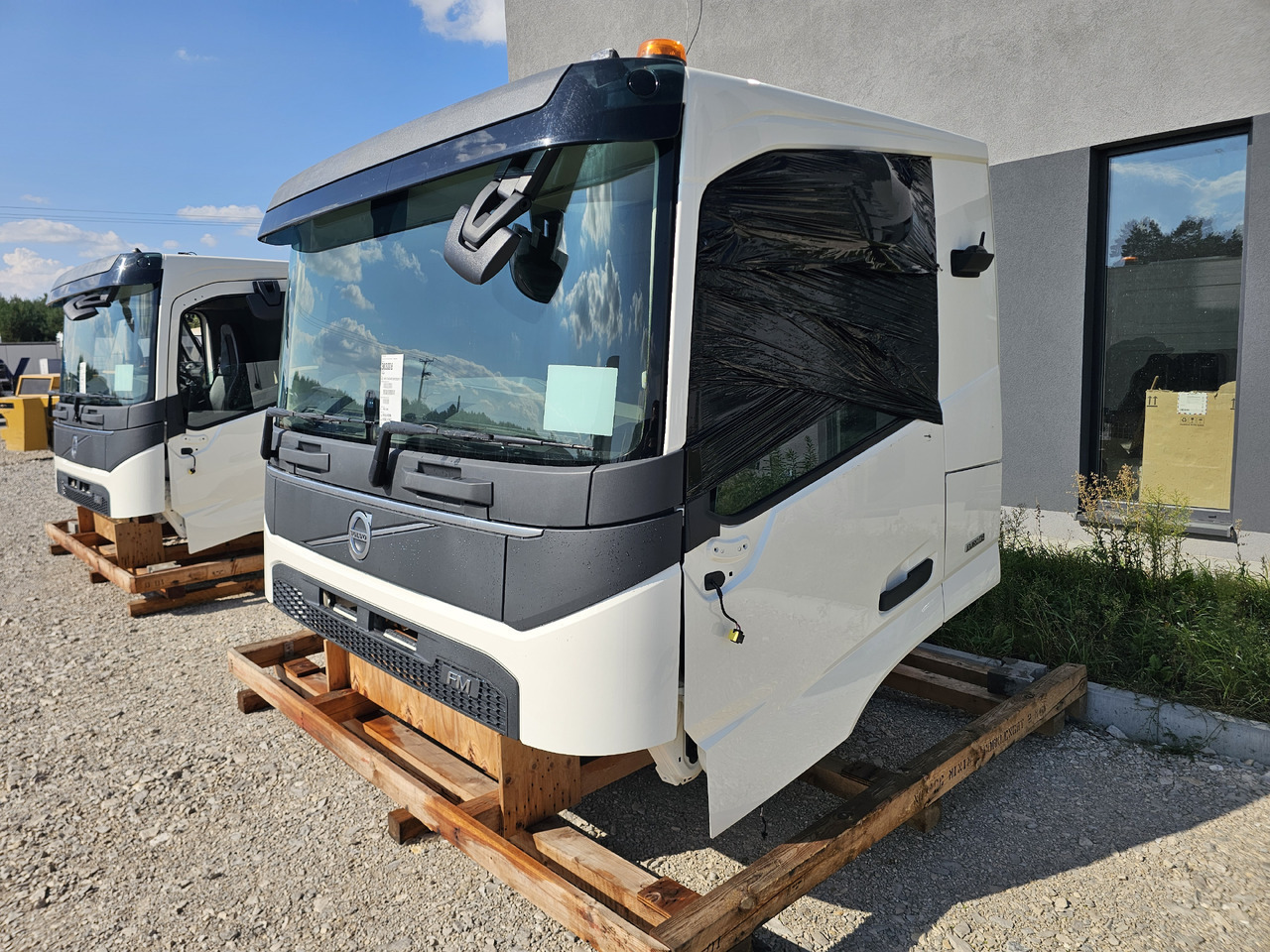 VOLVO FM5 FMX LOW DAY CAB / FULLY COMPLETE / BRAND NEW - Kabinë: foto 2 VOLVO FM5 FMX LOW DAY CAB / FULLY COMPLETE / BRAND NEW - Kabinë: foto 2