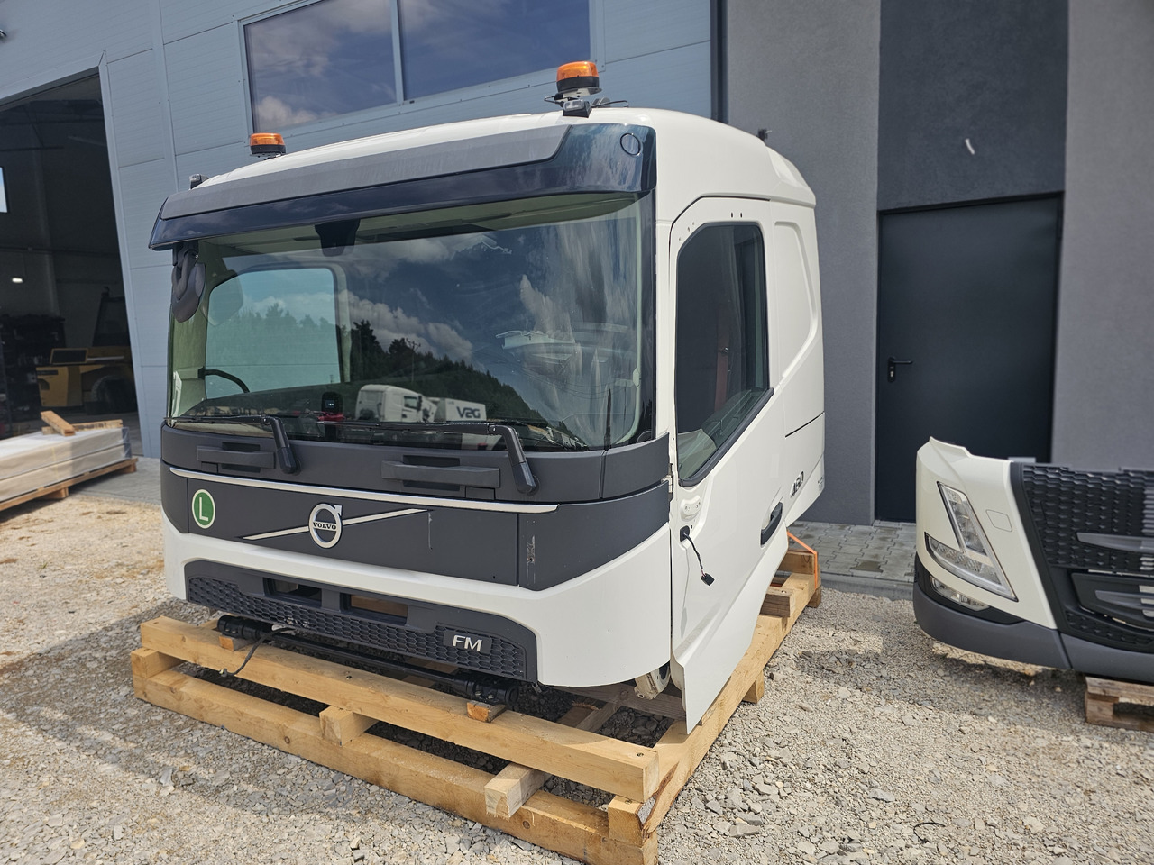 VOLVO FM5 LOW ROOF / L2 H1 / COMPLETE CAB / 2022 - Kabinë: foto 1 VOLVO FM5 LOW ROOF / L2 H1 / COMPLETE CAB / 2022 - Kabinë: foto 1