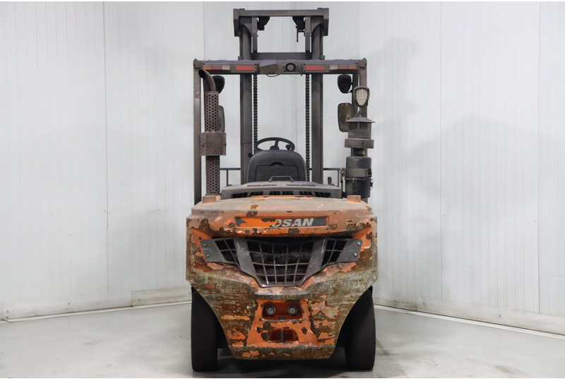 Doosan D50C-7 - Pirun më naftë: foto 5 Doosan D50C-7 - Pirun më naftë: foto 5