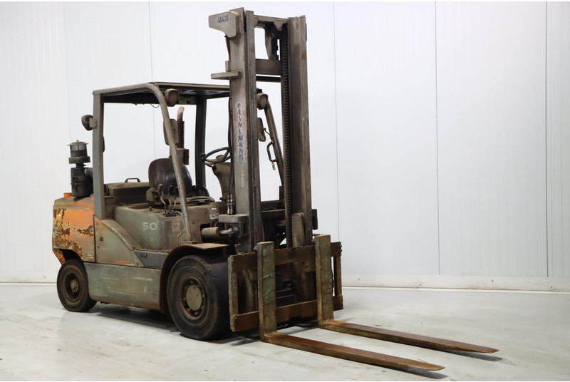 Doosan D50C-7 - Pirun më naftë: foto 1 Doosan D50C-7 - Pirun më naftë: foto 1