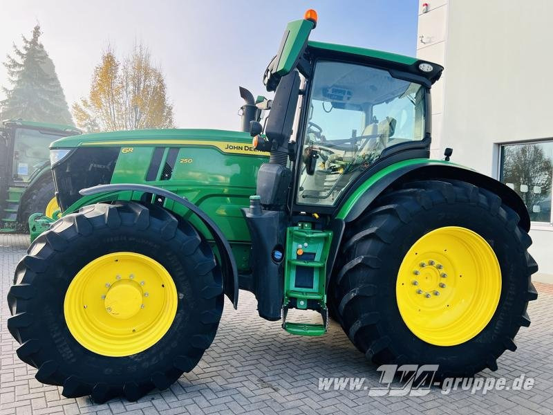 John Deere 6R 250 - Traktor: foto 3 John Deere 6R 250 - Traktor: foto 3