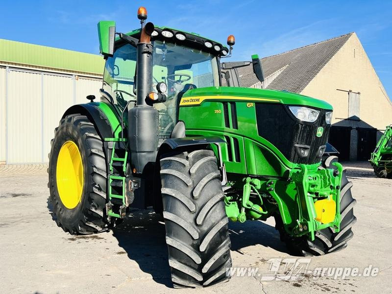 John Deere 6R 250 - Traktor: foto 2 John Deere 6R 250 - Traktor: foto 2