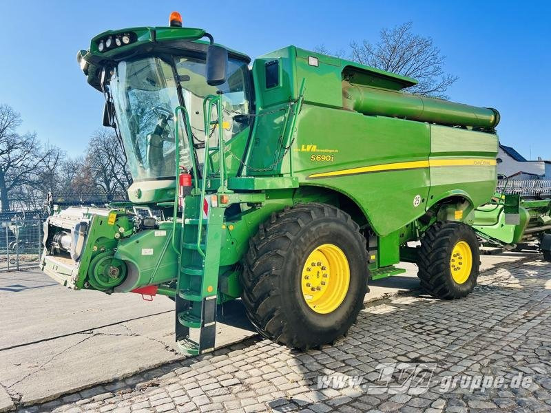 John Deere S690 - Autokombajnë: foto 1 John Deere S690 - Autokombajnë: foto 1