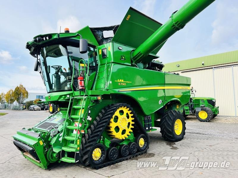 John Deere S790 - Autokombajnë: foto 2 John Deere S790 - Autokombajnë: foto 2