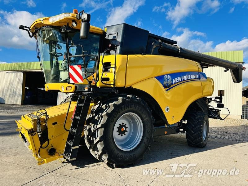 New Holland CR8080 - Autokombajnë: foto 1 New Holland CR8080 - Autokombajnë: foto 1