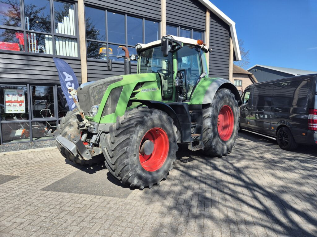 FENDT 828 - Traktor: foto 2 FENDT 828 - Traktor: foto 2