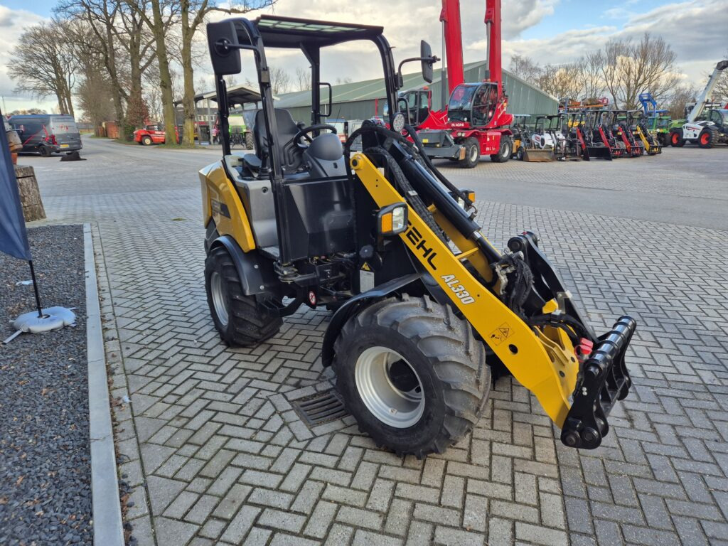 GEHL AL330 loader - Ngarkues i artikuluar: foto 5 GEHL AL330 loader - Ngarkues i artikuluar: foto 5