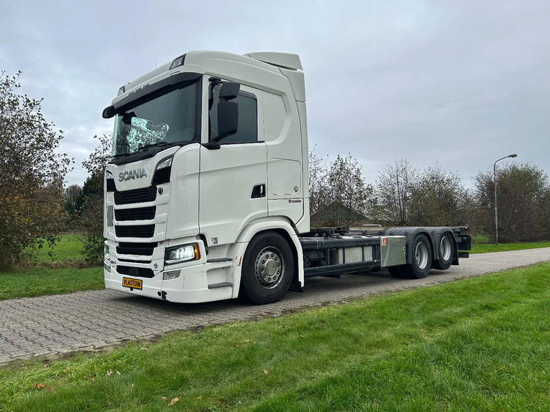 Scania 590S V8 NGS | 6x2 NB | FULL AIR | 10 WHEEL BOUGY - Transportjer kontejnerësh/ Kamion me karroceri të çmontueshme: foto 1 Scania 590S V8 NGS | 6x2 NB | FULL AIR | 10 WHEEL BOUGY - Transportjer kontejnerësh/ Kamion me karroceri të çmontueshme: foto 1