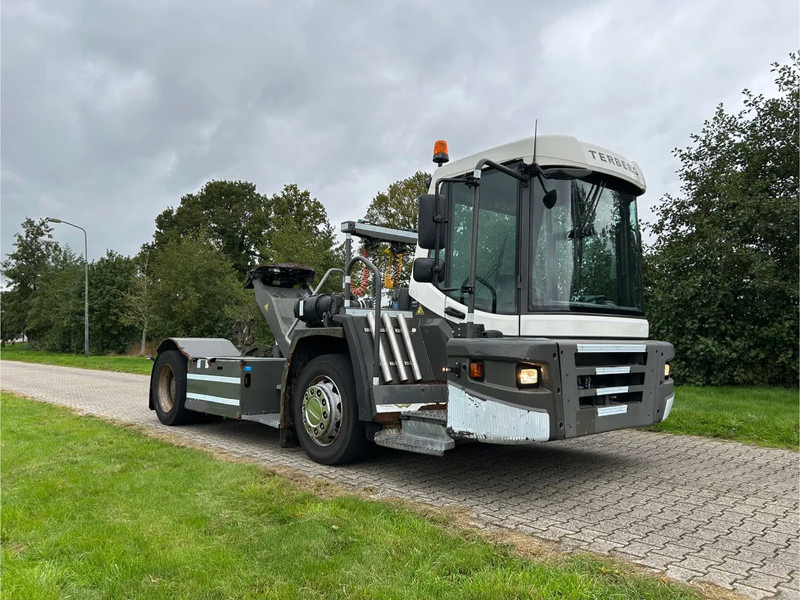 Terberg DT 183 | DISTRIBUTION TERMINAL | 8949 HOURS !!!! | LOW STEPS - Traktor terminal: foto 2 Terberg DT 183 | DISTRIBUTION TERMINAL | 8949 HOURS !!!! | LOW STEPS - Traktor terminal: foto 2