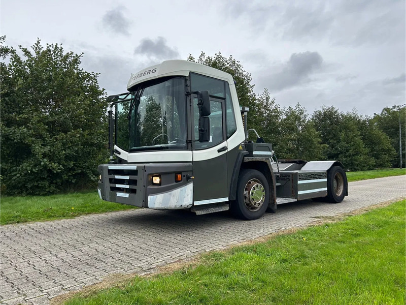 Terberg DT 183 | DISTRIBUTION TERMINAL | 8949 HOURS !!!! | LOW STEPS - Traktor terminal: foto 1 Terberg DT 183 | DISTRIBUTION TERMINAL | 8949 HOURS !!!! | LOW STEPS - Traktor terminal: foto 1